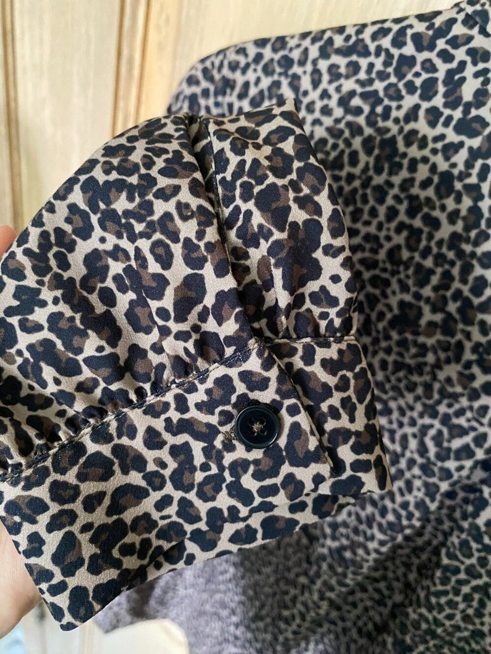 Leopard buttoned blouse - Picture 4 of 4
